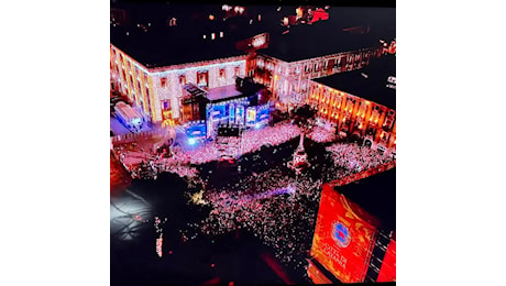 Capodanno Canale 5 a Catania, 25 mila in Piazza e 3 milioni alla tv. Il Sindaco: “momento straordinario per la nostra città”