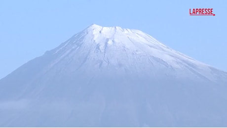 VIDEO Giappone, torna la neve sul Monte Fuji