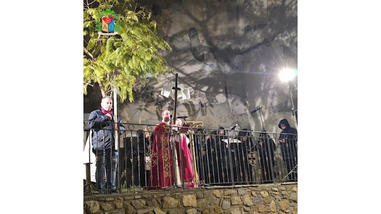 Lamezia, Via Crucis Diocesana, vescovo Parisi: “Nelle cadute di Gesù sotto la Croce si delinea il volto vero dell’umanità” - Corriere di Lamezia Lamezia, Via Crucis Diocesana, vescovo Parisi: “Nelle cadute di Gesù sotto la Croce si delinea il volto vero dell’umanità” - Corriere di Lamezia