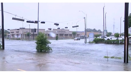 Stati Uniti, otto morti per il passaggio dell'uragano Beryl, in Texas 2 milioni e mezzo di cittadini senza elettricità - VIDEO