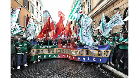 Lo sciopero generale: in 20 mila per la manifestazione dei confederali a Roma | Quattroruote.it