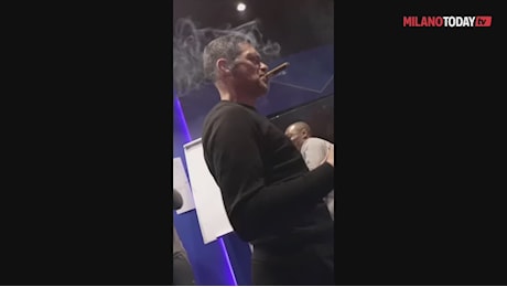 Sergio Conceiçao balla e fuma il sigaro negli spogliatoi per fare festa col suo Milan. Video