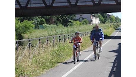 A Motta Visconti pugno di ferro contro i ciclisti che sfrecciano: prime multe sulla ciclabile