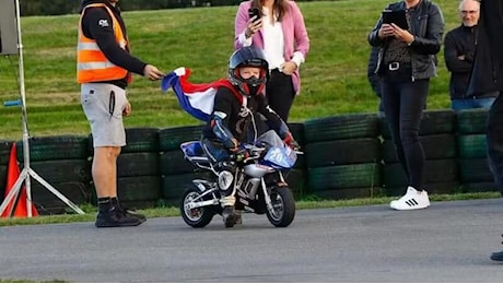 Tragedia in minimoto: è morto a soli sette anni il cuginetto di Collin Veijer. Lo straziante messaggio del padre...