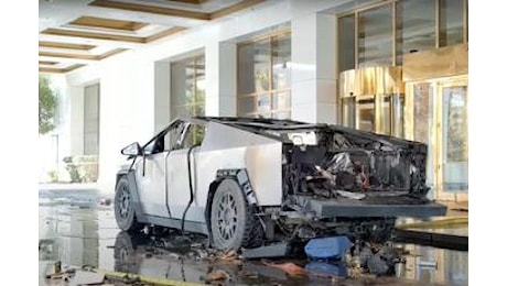 Esplosione Cybertruck Tesla a Las Vegas, Fbi: Caso di suicidio