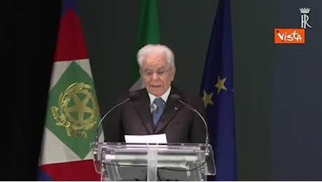 Mattarella: La guerra accantona problemi reali persone, è nemica dell'umanità