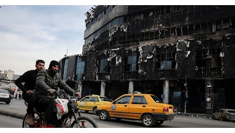 Siria, battaglia nel Nord tra filoturchi e curdi - Foto - A Damasco si cambia bandiera