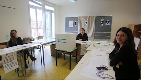 Elezioni in Liguria, l’ora della verità: testa a testa Orlando-Bucci, si vota fino alle 15. Domenica con l’affluenza in calo