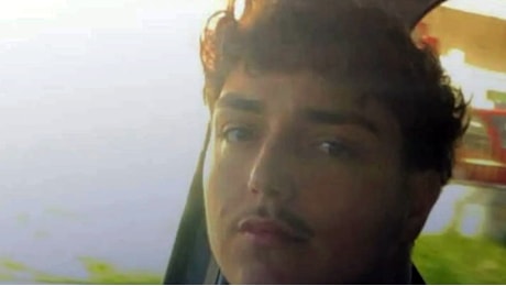 Ucciso nella sala giochi, Davide muore a 19 anni