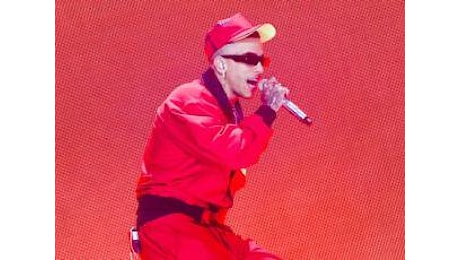 Sfera Ebbasta e il check - up da 2.500 euro, polemiche sui social