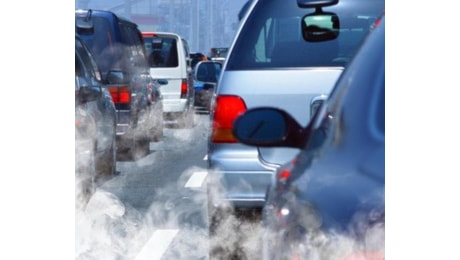 Smog, scatta il primo bollino rosso della stagione. Stop ai diesel euro 5