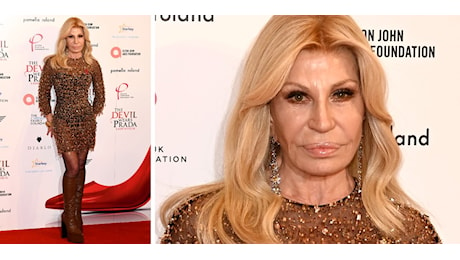 Donatella Versace torna in pubblico dopo una ''incredibile trasformazione'': nuovo lifting per la stilista? Guarda