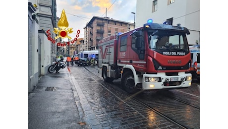 Scontro tra un'auto e la tramvia a Firenze, due feriti in ospedale. Convoglio deraglia