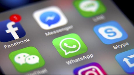 WhatsApp, arrivano filtri e sfondi per le videochiamate: ecco come si utilizzano