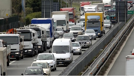 Incidente sull’autostrada A1: diversi feriti e almeno 9 chilometri di coda