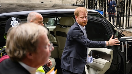 Il principe Harry: «La frattura con la famiglia reale è dipesa anche dalla mia lotta contro i tabloid»