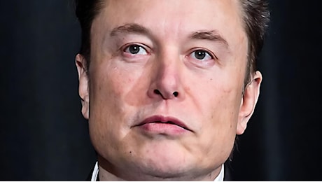 Elon Musk da record. Vale più di 400 miliardi