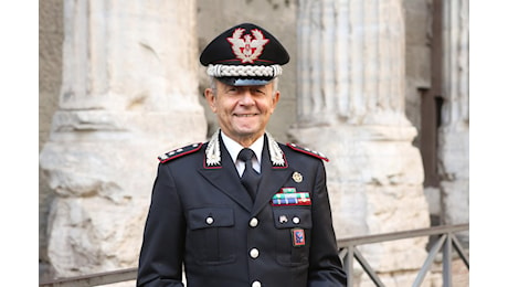 Spiati i conti di 34 politici e dei vertici di Intesa Sanpaolo. La banca nomina come chief security officer un generale dei carabinieri