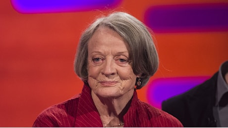 Maggie Smith, per il Re Carlo e la Regina Camilla era un «tesoro nazionale»: il ricordo