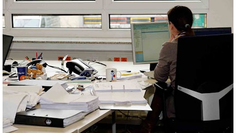 Lavoro, nuovi tagli al settore pubblico: 8000 persone mandate a casa | La Manovra è una condanna che non lascia scampo