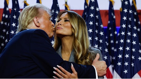 Donald Trump loda Melania nel discorso della vittoria: «Grazie alla mia bellissima moglie, che lavora sodo per aiutare le persone»