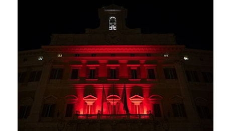 Montecitorio si tinge di rosso per giornata mondiale lotta ad Aids