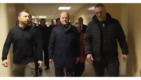 IL VIDEO. La visita a sorpresa a Kiev, Scholz assicura sostegno in armi