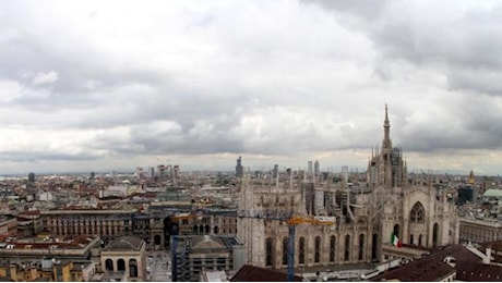 Previsioni meteo martedì 26 novembre, a Milano e in Lombardia cielo coperto e pioggia leggera al mattino