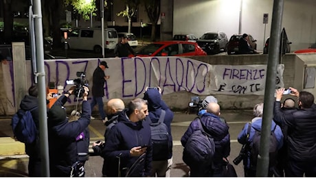 “Forza Edoardo!”, l’abbraccio di Firenze a Bove dopo il malore in campo