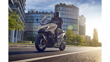 Honda Forza 750, il maxi scooter si rinnova per il 2025. Ecco cosa cambia