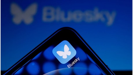 Bluesky accoglie chi fugge da X ed Elon Musk, boom di iscritti: come funziona l'app e chi c'è dietro il social