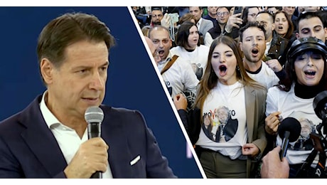 Conte apre la Costituente M5s. Contestatori in platea con la maglia di Grillo. Lui: “Movimento è aperto al dissenso, siamo forza politica sana”