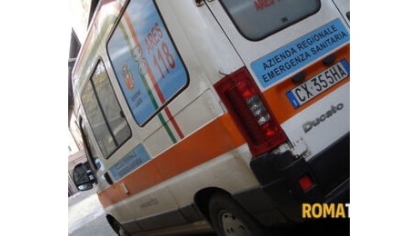 Roma, chiama l'ambulanza per la zia e aggredisce l'autista con un martello