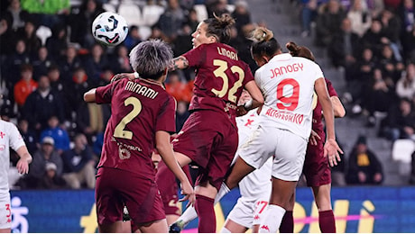 Fiorentina, un gol non basta la Supercoppa femminile va alla Roma (3-1)