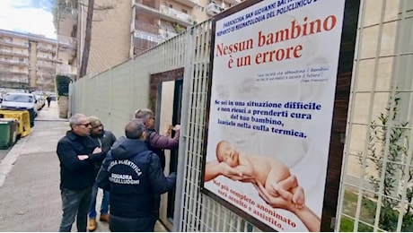 Neonato morto in chiesa a Bari, consulenza per verificare il funzionamento della culla e il collegamento tra parrocchia e Policlinico