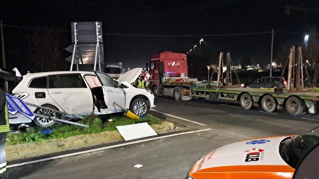 Incidente Tra Auto E Camion A Mirandola Grave Un Bambino Fsby