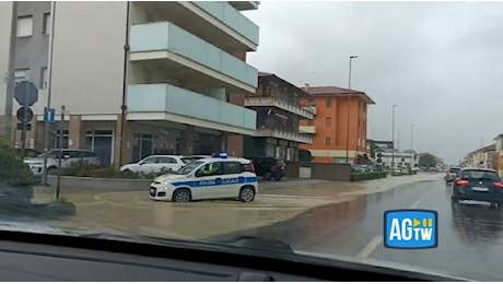 Maltempo, strade allagate a Senigallia: chiusa la A14