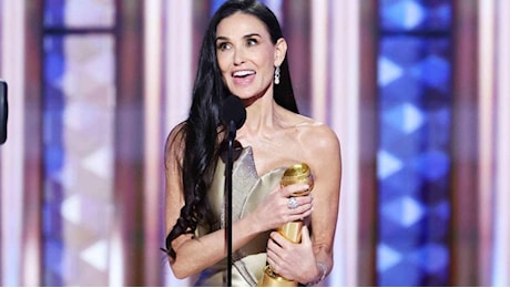 Demi Moore 'snobba' ai Golden Globes 2025 la sua grande fan Kylie Jenner