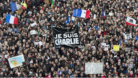 Charlie Hebdo, dieci anni dopo il massacro. «La battaglia contro il totalitarismo islamico è tutt'altro che vinta»